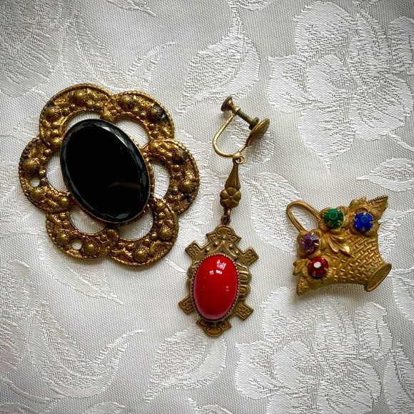 Vintage Jewelry Mysteries: Unearthed Treasures from the Unknown! - Picture 1 of 8